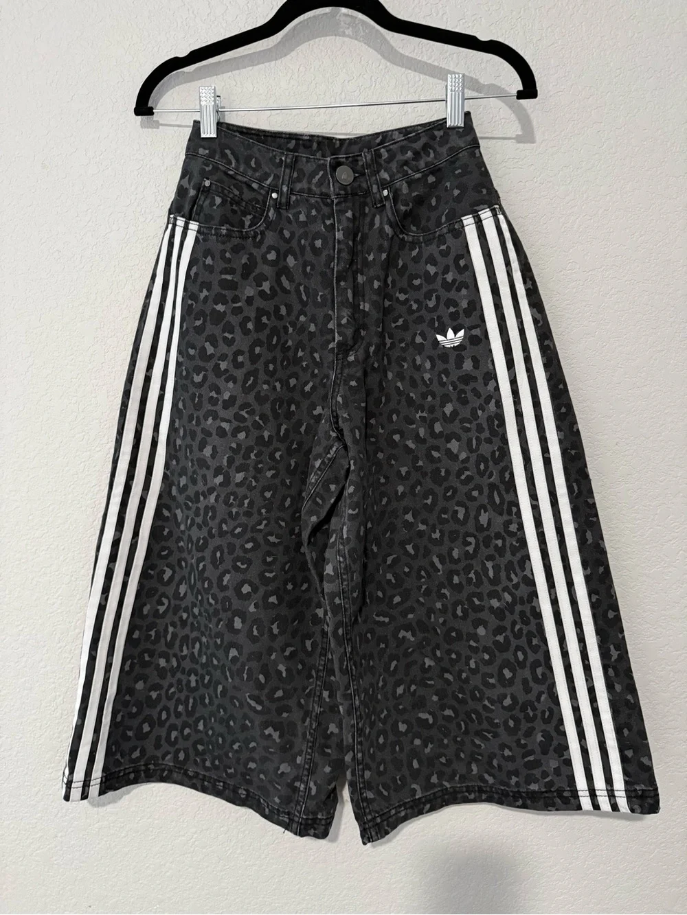 NWT adidas Originals Leopard Print Loose Denim Pants - Size 23”